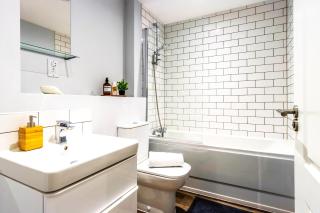Central Birmingham Apartment 2 Bedrooms, 2 Bathrooms, Stylish Stay - 3