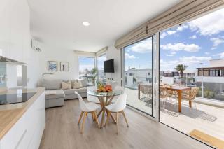 CoastLight Rooftop by Bayside Modern Penthouse - 9