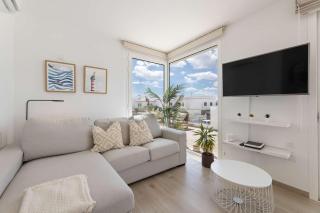 CoastLight Rooftop by Bayside Modern Penthouse - 8