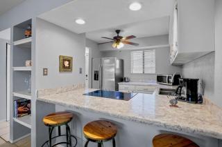 Runaway Bay Unit 273 - 5