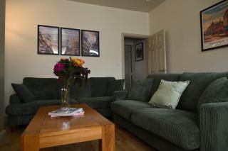 School Road Cottage, Sheffield - 2