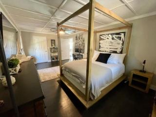Luxurious 4BR Oasis - Unwind in a Biking Paradise - 5