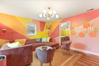 Btwn Downtown and Tybee, POOL, Fire Pit, Sleeps 8 - 0