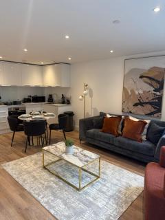 Stylish 2BR 2BA Flat in Gravesend Sleeps 4 - 2