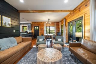 Cozy Pigeon Forge, Theater, Game Room, Hot Tub - 1