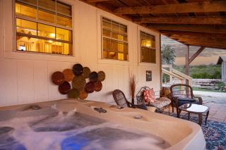 Saw Mill Cottage - Hot Tub & 10 Mins to Main St - 3