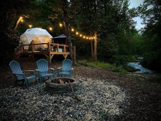 Geodome Nature Escape, Creekside, WIFI & Hot Shower - 1
