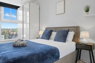 Modern 1BR Above Train to Kings Cross - 1
