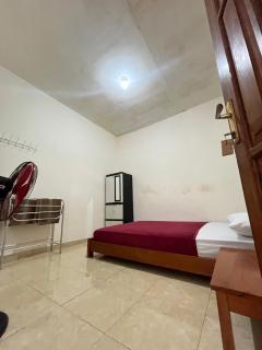 55 Ketapang Homestay - 8