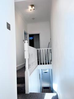 Spacious 4BR Duplex 12min to London Bridge with Parking & Garden - 1