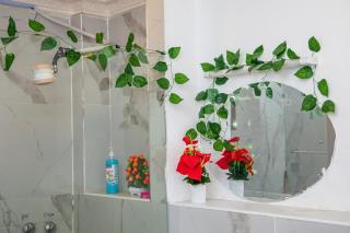 Elegant 2-BD -Scenic Views & Central Location - 7