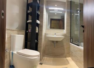 Luxe waterside Apartment - 7