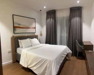 Luxe waterside Apartment - 4