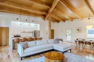 The Hollow House - 3