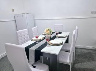 2-Bed - Sleeps 6 - Free Parking - 5