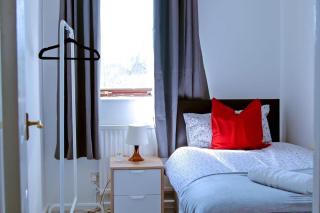 Tranquil 3B House- Sleeps 6 Garden & Free Parking - 8