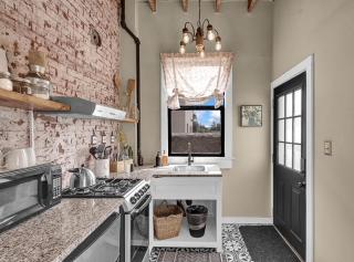 Cozy Casa Mina 1BR Near Downtown Parking - 3