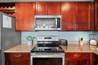 Resort-Style Lake-View Condo, 5 Pools, Hot Tubs, Walk to Beach - 1