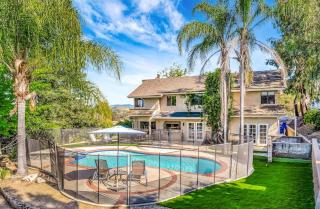 Spacious Home With Pool, Hot Tub & Large Backyard - 0