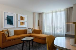 Renaissance Schaumburg Convention Center Hotel - 3