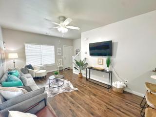 Edmond Fresh Modern townhouse - 9