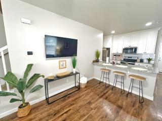 Edmond Fresh Modern townhouse - 5