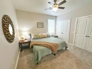 Edmond Fresh Modern townhouse - 4