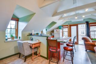 Water-View Balcony Charming Lake Ontario Studio! - 7