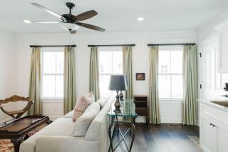 Lady Liberty Carriage House by Lucky Savannah - 6