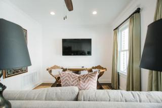 Lady Liberty Carriage House by Lucky Savannah - 3