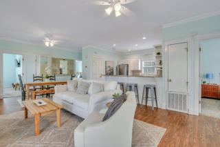 Thunderbolt Bungalow by Lucky Savannah - 9