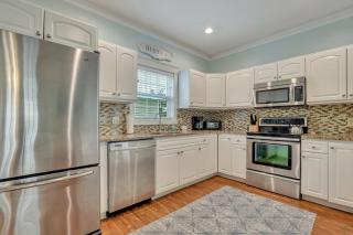 Thunderbolt Bungalow by Lucky Savannah - 4