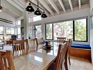 Summer Fun - SLOPESIDE 4BR 3BA with 3 Spas, Pool and Sauna - Perfect for Family and Friend Getaways All Year Round 1849 Condos 693 condo - 4