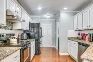 Centrally Located Raleigh Townhome with Pool Access - 4