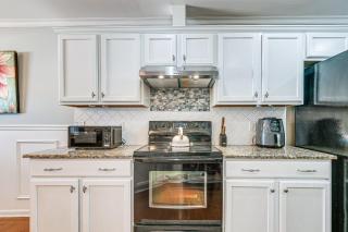 Centrally Located Raleigh Townhome with Pool Access - 3