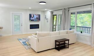 Sudden Valley Luxury Stay-Steps to Lake Louise - 2