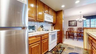 Walk to Mammoth Ski Lifts at Canyon Lodge Condo - 2