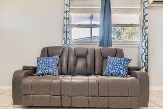 Cozy Patio Retreat by SkyRun Jacksonville - 4