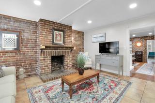 Troup Square Manor Garden by Lucky Savannah - 8