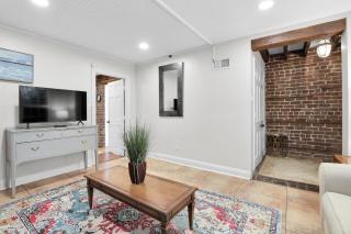 Troup Square Manor Garden by Lucky Savannah - 6