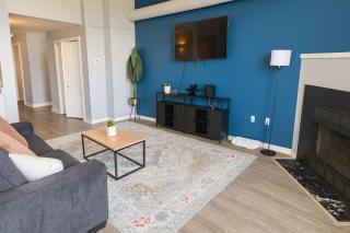 Modern King Loft Playhouse Sq & CSU - 9