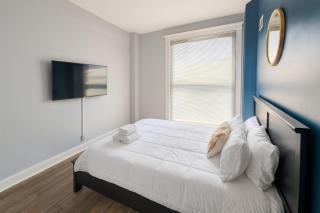 Modern King Loft Playhouse Sq & CSU - 7