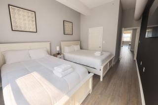Modern King Loft Playhouse Sq & CSU - 6