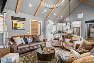 Mountain Luxury Private Resort Style Amenities - 1