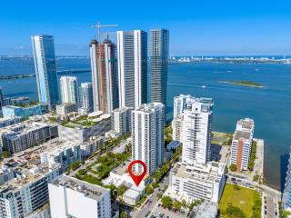 2BR in Edgewater with Parking, 12 min to Ocean - 8
