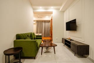 Royal Studio Golf Course Road - 9