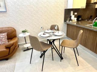 Lovely 1BR Apt, King Bed, Pool - 2