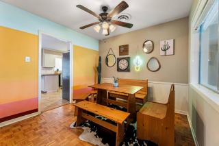 Pet-Friendly Aggie Village - Fire Pit Games and walk to Texas AnM - 4