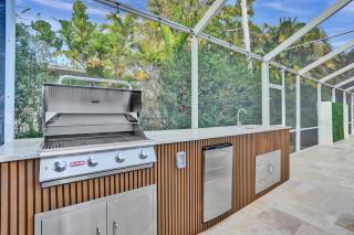 Stylish Florida vibes retreat close to the beach - 2