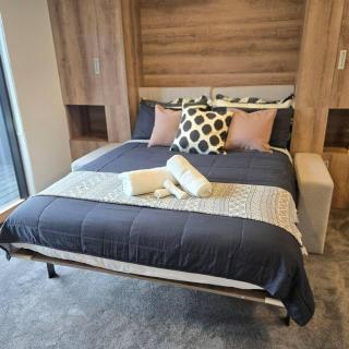 Modern Studio with Balcony Christchurch CBD - 4